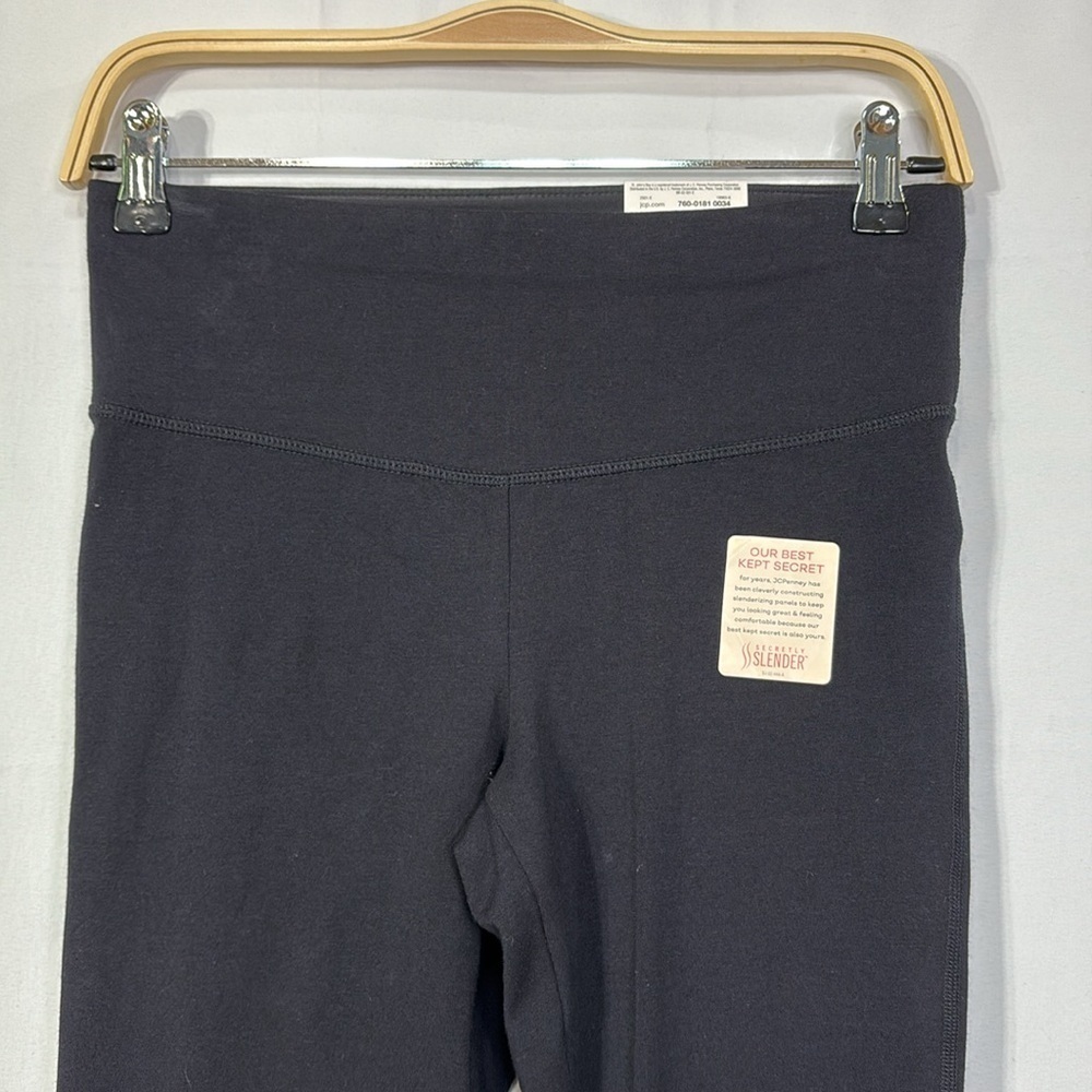 🧦 nwt St. John Bay high-rise fitted Capri legging - Picture 2 of 4